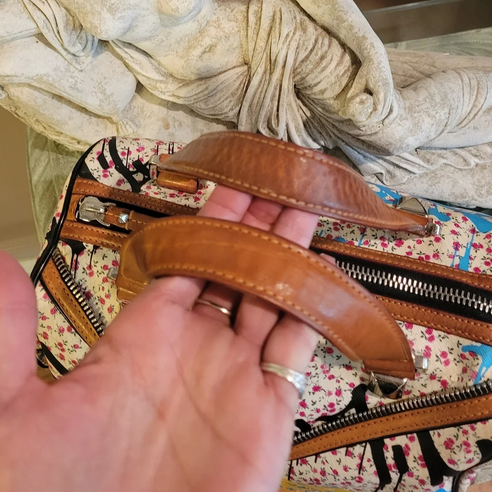 L.A.M.B. by Gwen Stefani Ditzy Graffiti Zipper Flower Bag #402 - Picture 6 of 17